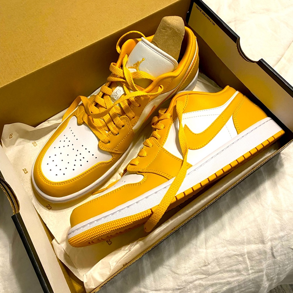 Air Jordan 1 low - brand new - Men’s size 11 white/pollen